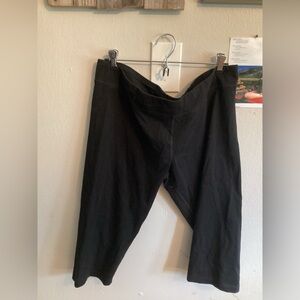 Women’s Athletic Works XL 16-18 Black Capri Leggings